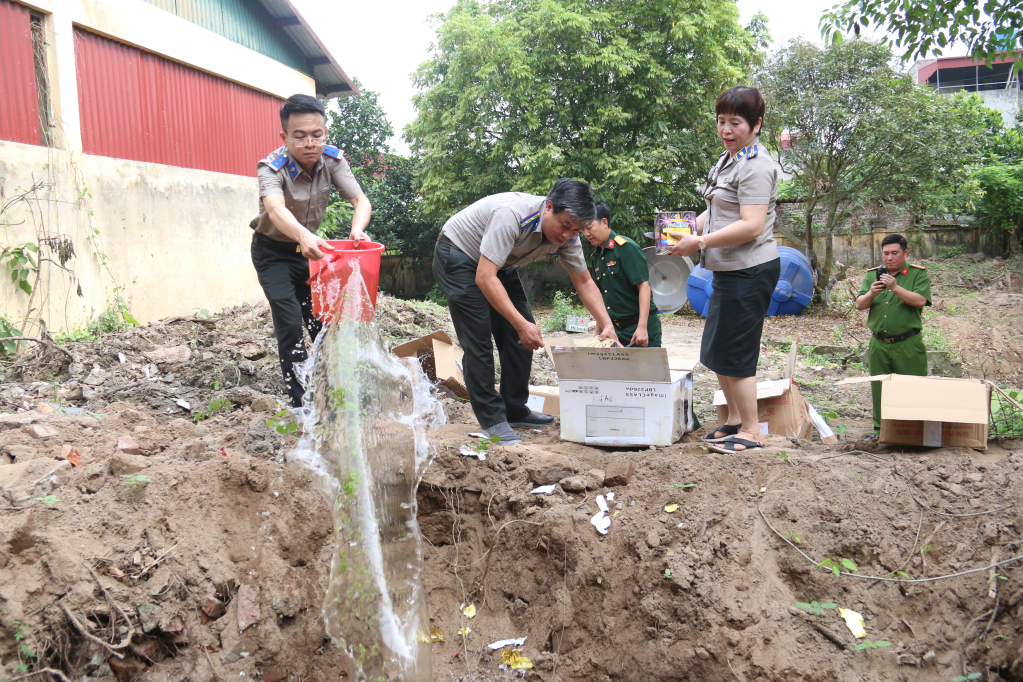 Tiêu hủy 61,54kg pháo