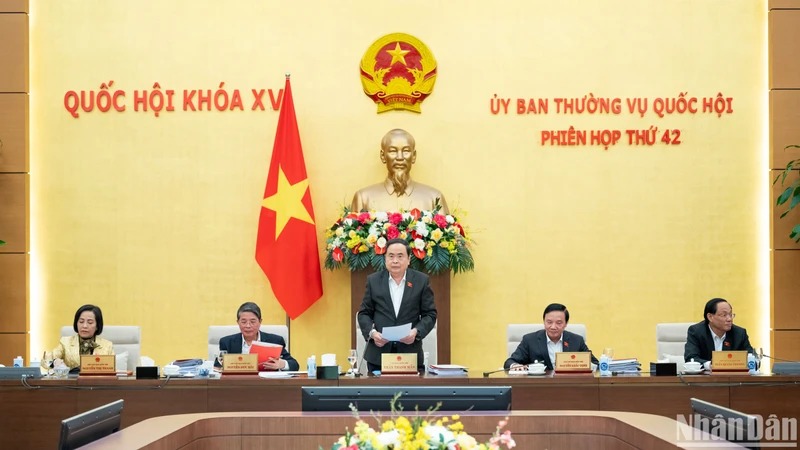 Bế mạc Phiên họp thứ 42 của Ủy ban Thường vụ Quốc hội