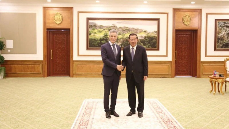 Đại sứ Nguyễn Minh Vũ chào xã giao Chủ tịch Thượng viện, Chủ tịch Đảng Nhân dân Campuchia Samdech Techo Hun Sen