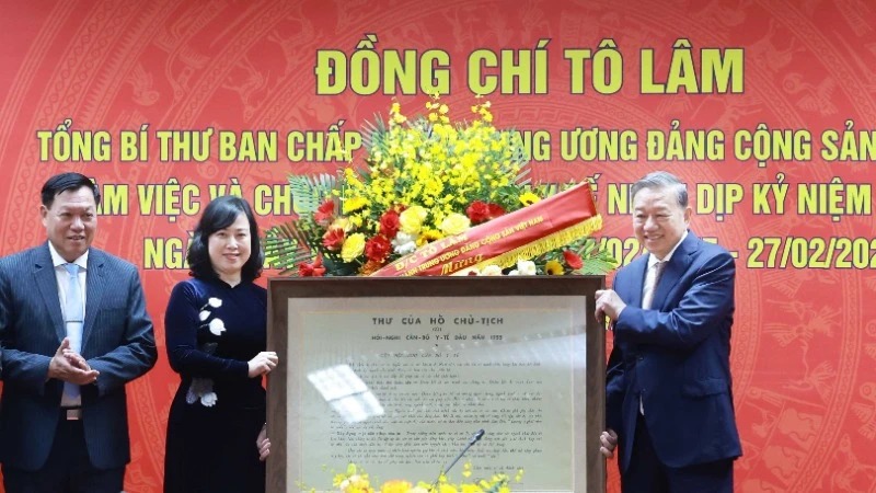 Đổi mới tư duy về lĩnh vực y tế, chú trọng công tác phòng bệnh và chăm sóc sức khoẻ nhân dân