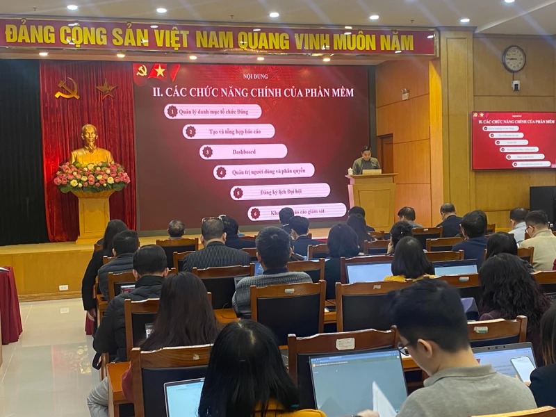 Tập huấn sử dụng phần mềm theo dõi tiến trình đại hội đảng bộ các cấp