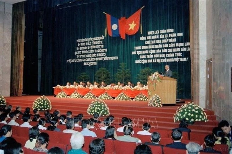 Người dày công vun đắp cầu nối hữu nghị, đoàn kết Việt-Lào