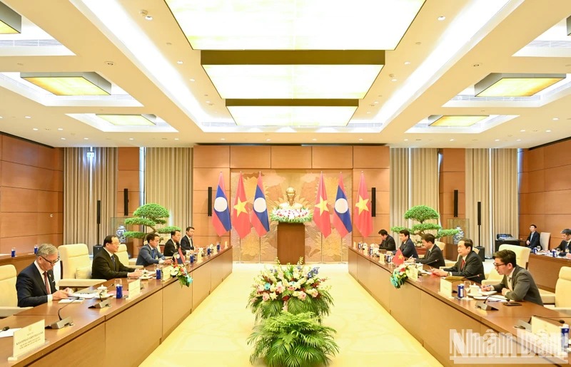 Việt Nam và Lào duy trì tiếp xúc cấp cao và các cơ chế hợp tác nhiều lĩnh vực