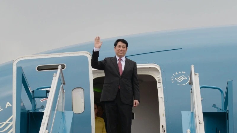 Chủ tịch nước Lương Cường lên đường thăm cấp Nhà nước tới Lào