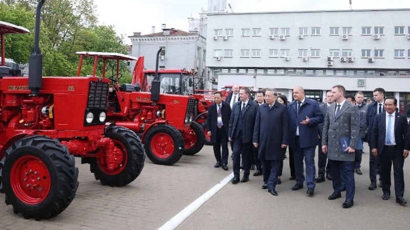 Tổng Bí thư Tô Lâm thăm Nhà máy Máy kéo Minsk