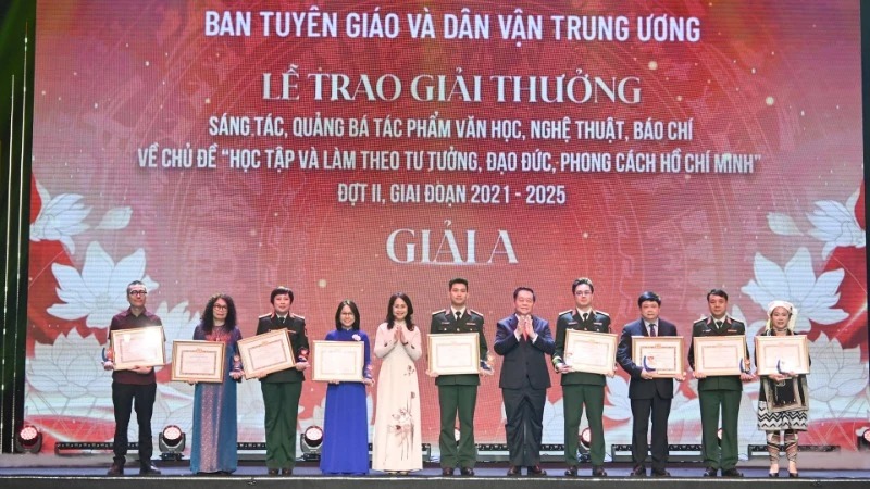 Trao giải thưởng văn học, nghệ thuật, báo chí về chủ đề học tập và làm theo Bác Hồ