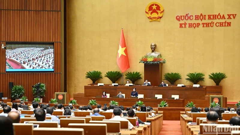 Quốc hội thảo luận về miễn học phí đối với trẻ em mầm non, học sinh phổ thông