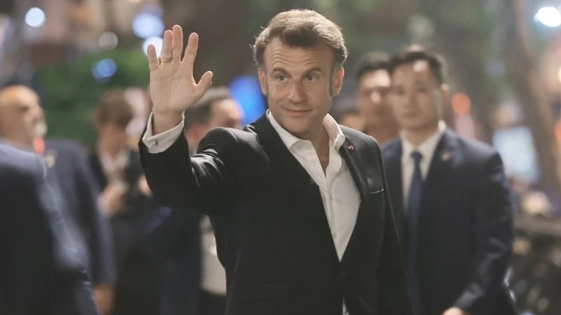 [Ảnh] Tổng thống Pháp Emmanuel Macron và Phu nhân dạo phố cổ Hà Nội