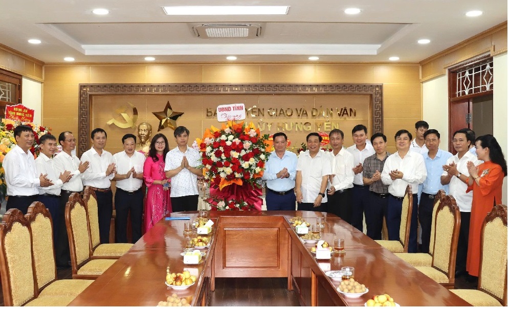 Chủ tịch ủy ban nhân dân tỉnh chúc mừng Ban Tuyên giáo và Dân vận Tỉnh ủy nhân kỷ niệm 95 năm Ngày truyền thống ngành Tuyên giáo và Dân vận của Đảng