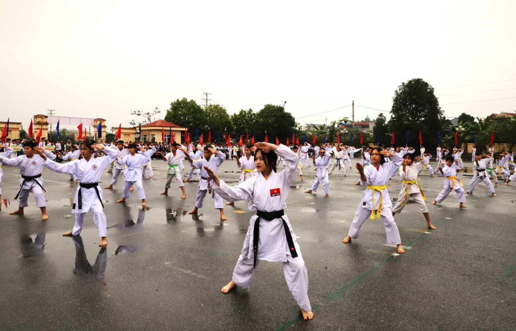 Khai mạc Hội khỏe Phù Đổng huyện Kim Động lần thứ VII