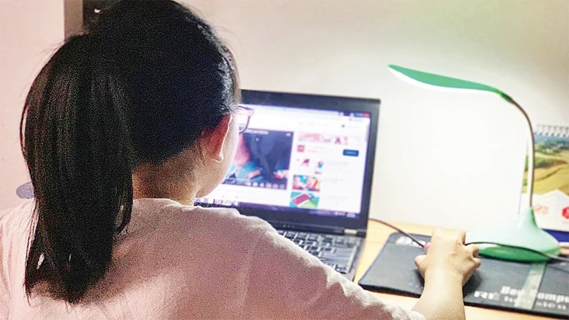 Hiểm họa từ sách, truyện bẩn online