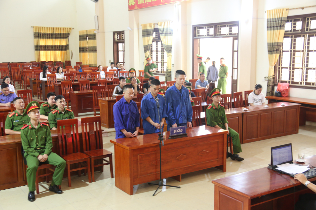 Xét xử lưu động tại huyện Phù Cừ 2 vụ án về ma túy