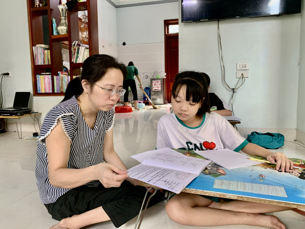 Lớp học miễn phí của “cô giáo” khuyết tật Phạm Thị Lý