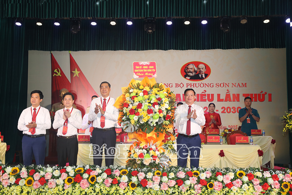 Chủ tịch UBND tỉnh Nguyễn Khắc Thận chỉ đạo phường Sơn Nam bắt tay ngay vào xây dựng chương trình hành động thực hiện Nghị quyết Đại hội đại biểu Đảng bộ nhiệm kỳ 2025 - 2030