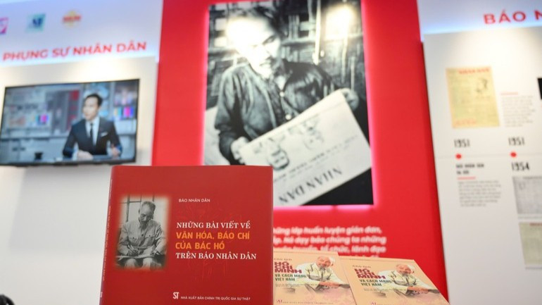 Một tuyển tập báo chí lớn giàu tính lý luận, thực tiễn, sâu sắc về trí tuệ, rung động về tình cảm