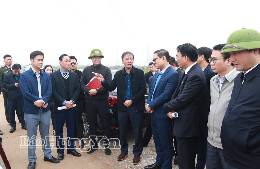 Đồng chí Phó Chủ tịch UBND tỉnh Nguyễn Hùng Nam kiểm tra tiến độ các dự án trọng điểm, tặng quà Tết công nhân