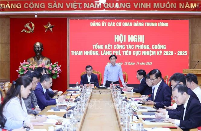Giữ nghiêm kỷ luật, tạo cơ sở chính trị, pháp lý cho công tác phòng, chống tham nhũng, lãng phí, tiêu cực