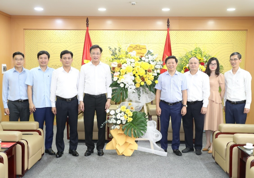 Bí thư Tỉnh ủy Nguyễn Hữu Nghĩa chúc mừng Ban Tuyên giáo Trung ương và các cơ quan báo chí nhân Ngày Báo chí Cách mạng Việt Nam 21/6