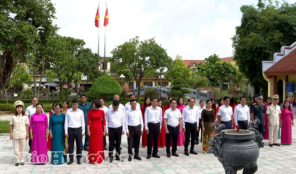 Đảng bộ, chính quyền phường Vũ Phúc dâng hương tưởng niệm Tổng Bí thư Nguyễn Văn Linh
