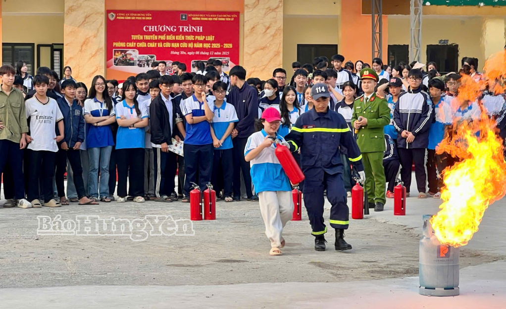 Tập huấn kiến thức pháp luật về phòng cháy, chữa cháy tại Trường THPT Tiên Lữ