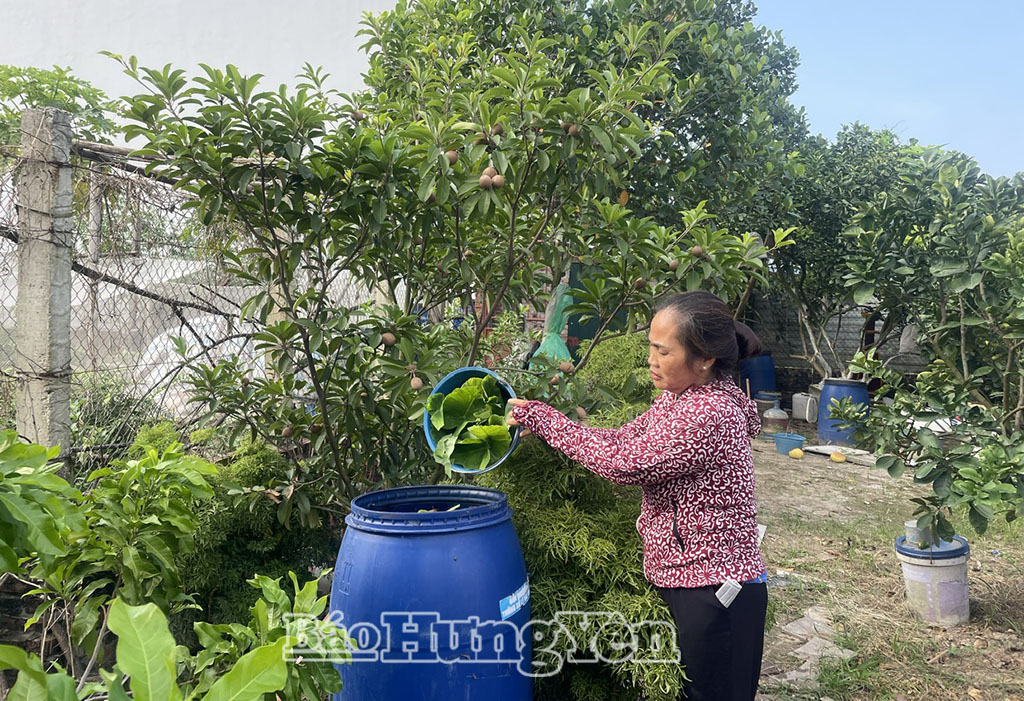 Phụ nữ xã Lạc Đạo tích cực tham gia bảo vệ môi trường