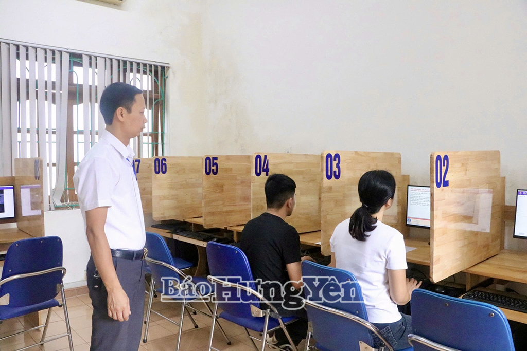 Công an Hưng Yên đẩy mạnh công tác sát hạch, cấp đổi giấy phép lái xe cho người dân