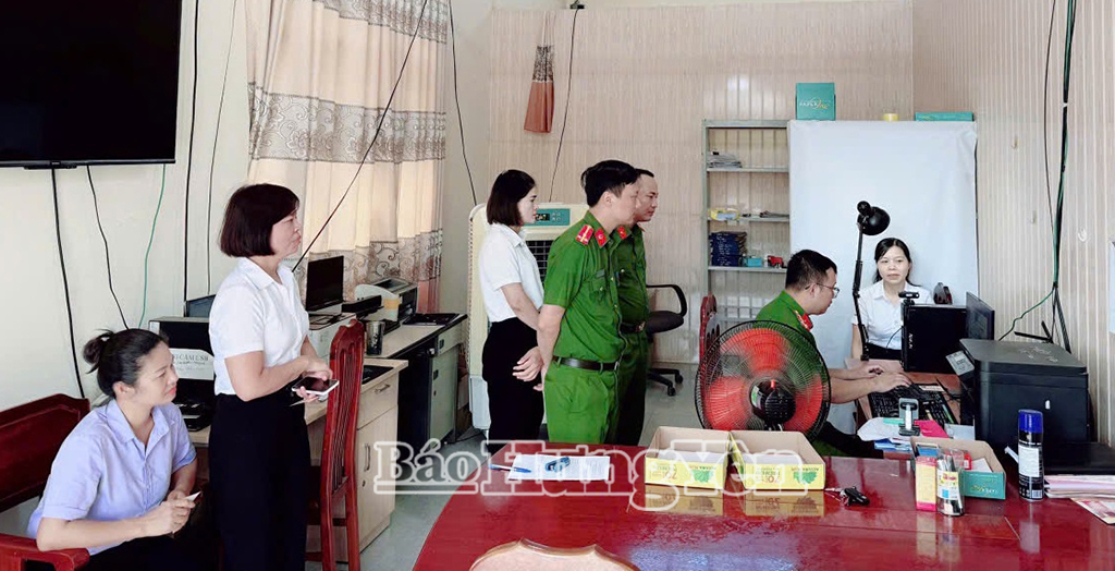 Hưng Yên “tăng tốc” ngày đêm cấp đổi thẻ đảng viên điện tử