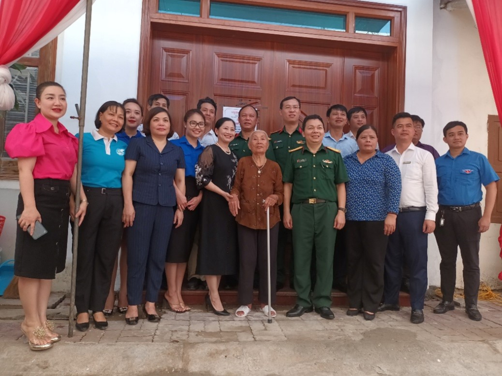 Khánh thành và bàn giao nhà tình nghĩa tại thành phố Hưng Yên