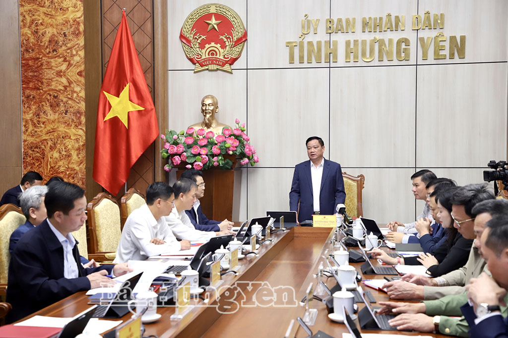 Đồng chí Chủ tịch UBND tỉnh Nguyễn Khắc Thận chủ trì phiên họp thường kỳ tháng 10 của UBND tỉnh và hội nghị trực tuyến với các địa phương