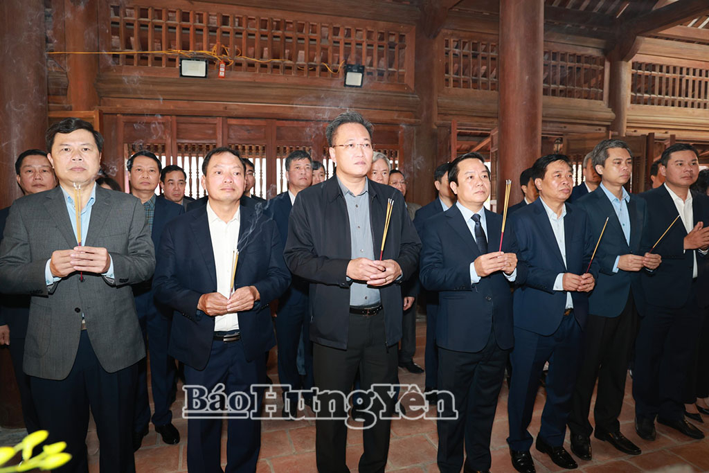 Dâng hương tưởng niệm nhà bác học, danh nhân văn hóa Lê Quý Đôn