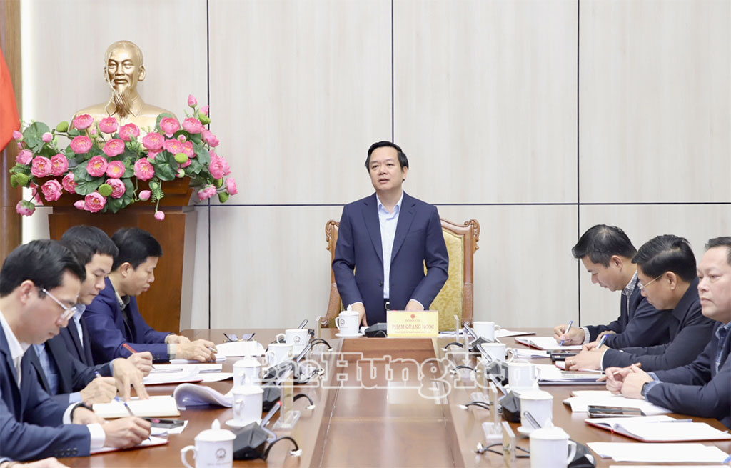 Đồng chí Chủ tịch UBND tỉnh Phạm Quang Ngọc làm việc với ngành xây dựng và Ban Quản lý dự án đầu tư xây dựng số 1