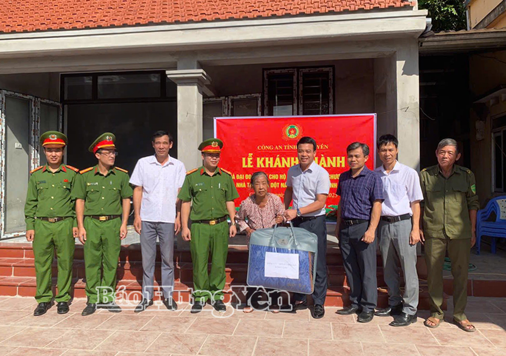 Khánh thành và bàn giao 3 ngôi nhà “Đại đoàn kết” tại xã Chí Minh