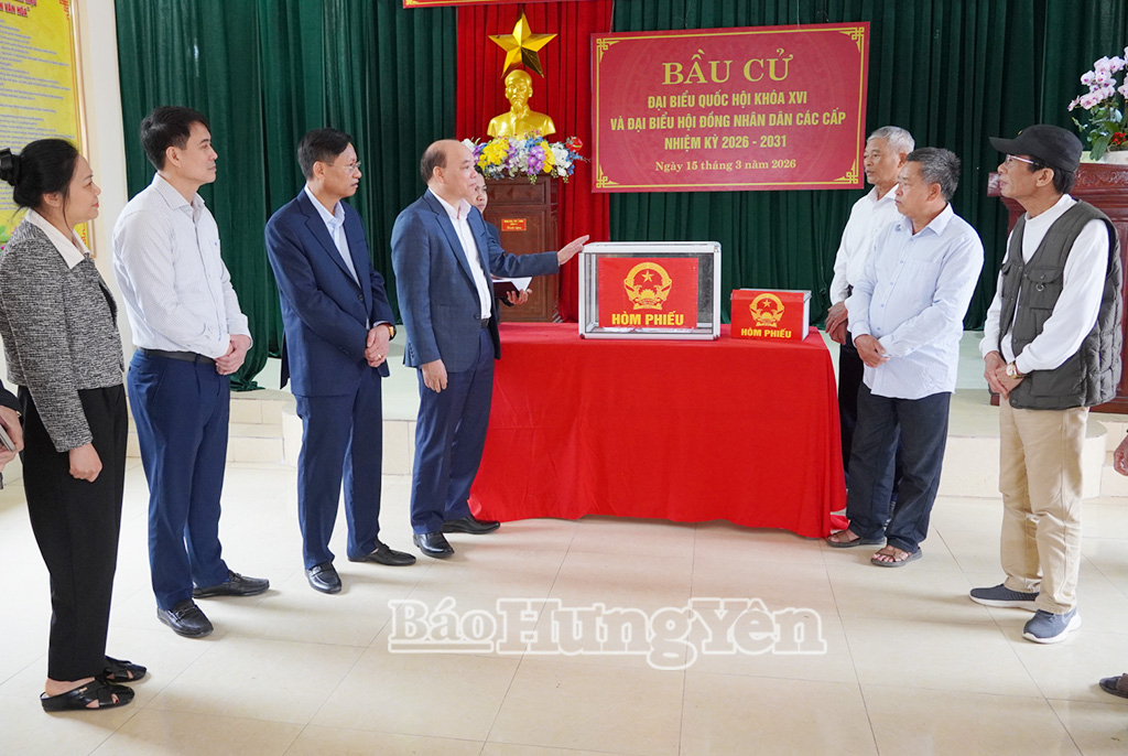 Đồng chí Phó Chủ tịch HĐND tỉnh kiểm tra công tác chuẩn bị bầu cử tại các địa phương