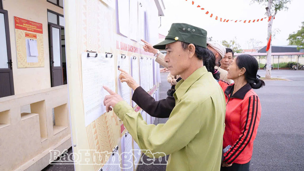 Nông dân Hưng Yên gửi trọn niềm tin qua từng lá phiếu