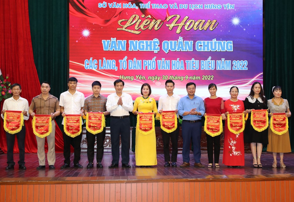 Xây dựng làng văn hóa, tổ dân phố văn hóa