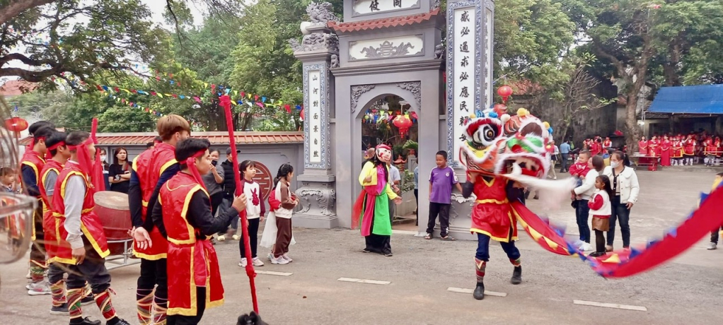 Trẩy hội ngày xuân