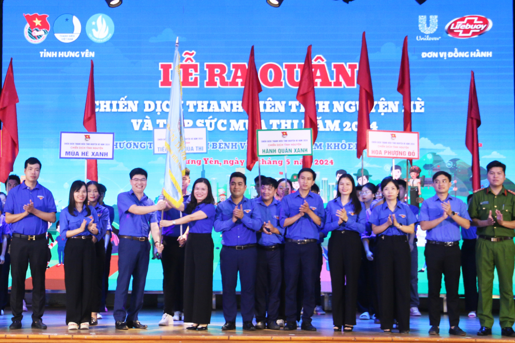 Ra quân Chiến dịch Thanh niên tình nguyện hè và tiếp sức mùa thi