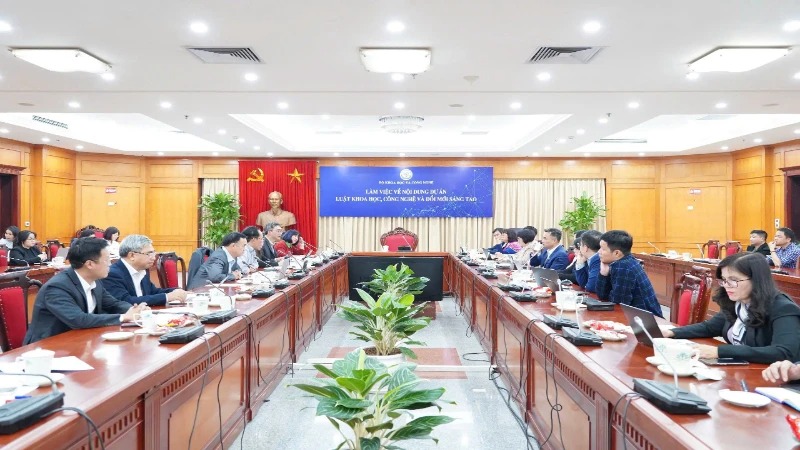 Thúc đẩy mạnh mẽ hệ thống nghiên cứu khoa học, công nghệ