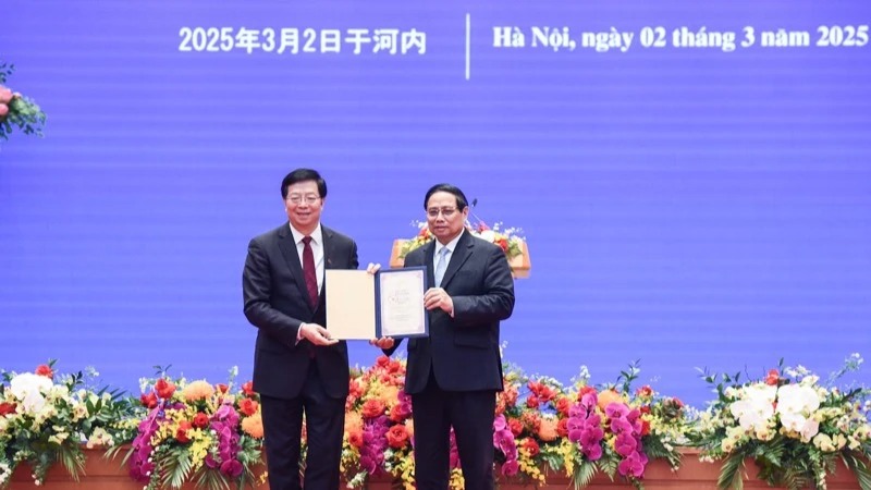 Trao tặng Danh hiệu “Giáo sư danh dự