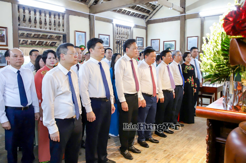 Đoàn đại biểu Tỉnh ủy, HĐND, UBND, Ủy ban MTTQ Việt Nam tỉnh dâng hương nhân kỷ niệm 78 năm Ngày Thương binh – Liệt sĩ