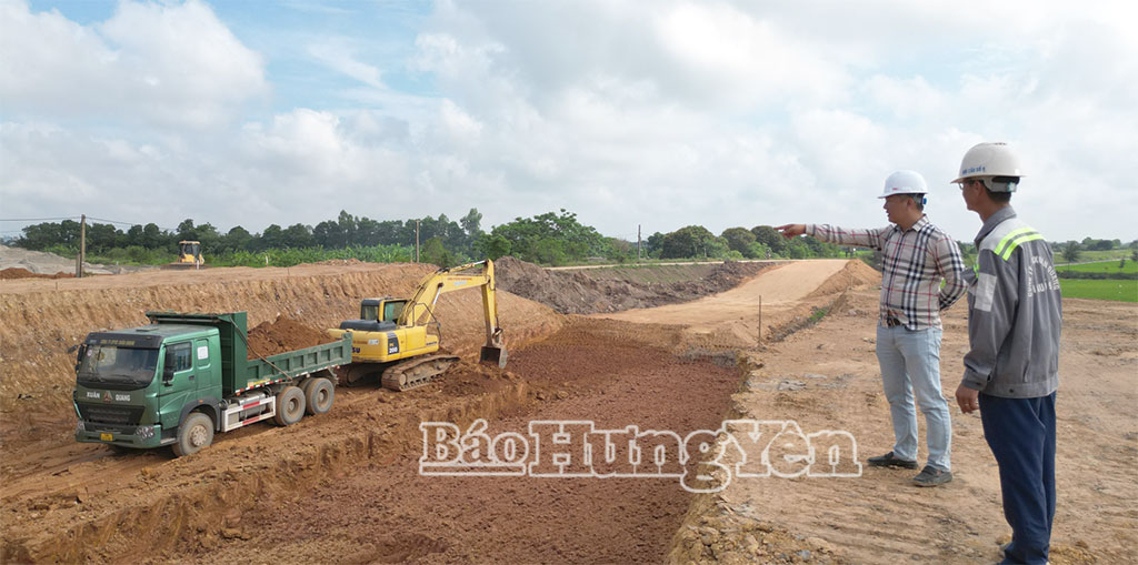 Khắc phục khó khăn, đẩy nhanh tiến độ thi công tuyến đường trục kết nối trong Khu kinh tế Thái Bình