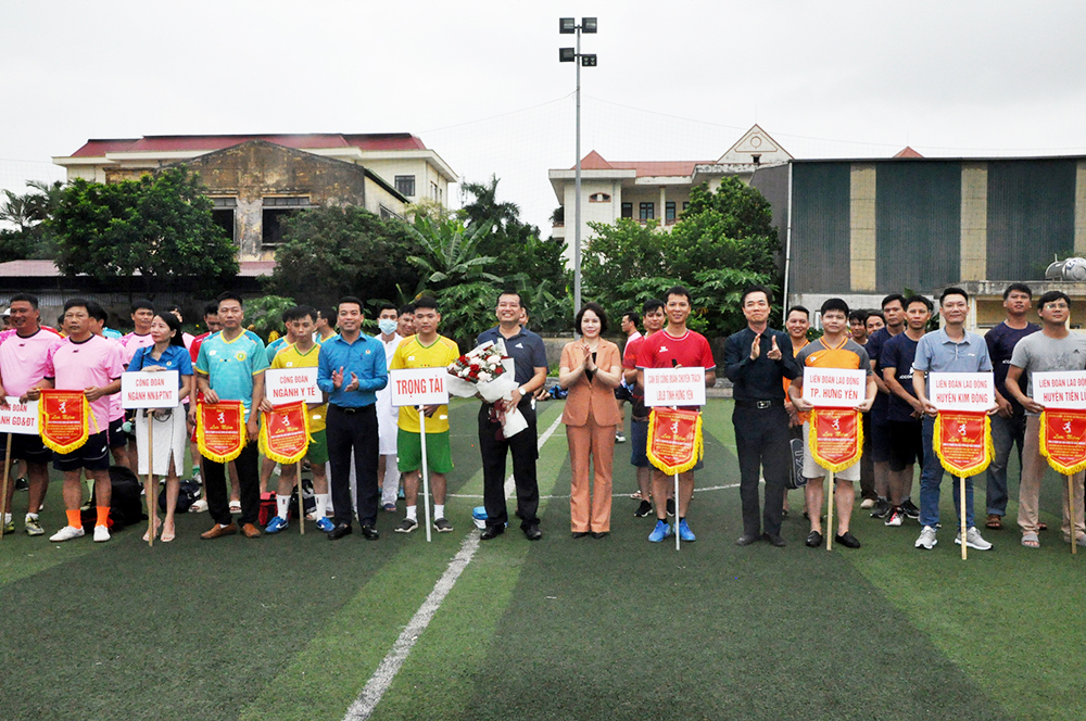 Khai mạc Giải bóng đá nam công nhân, viên chức, lao động tỉnh Hưng Yên năm 2023