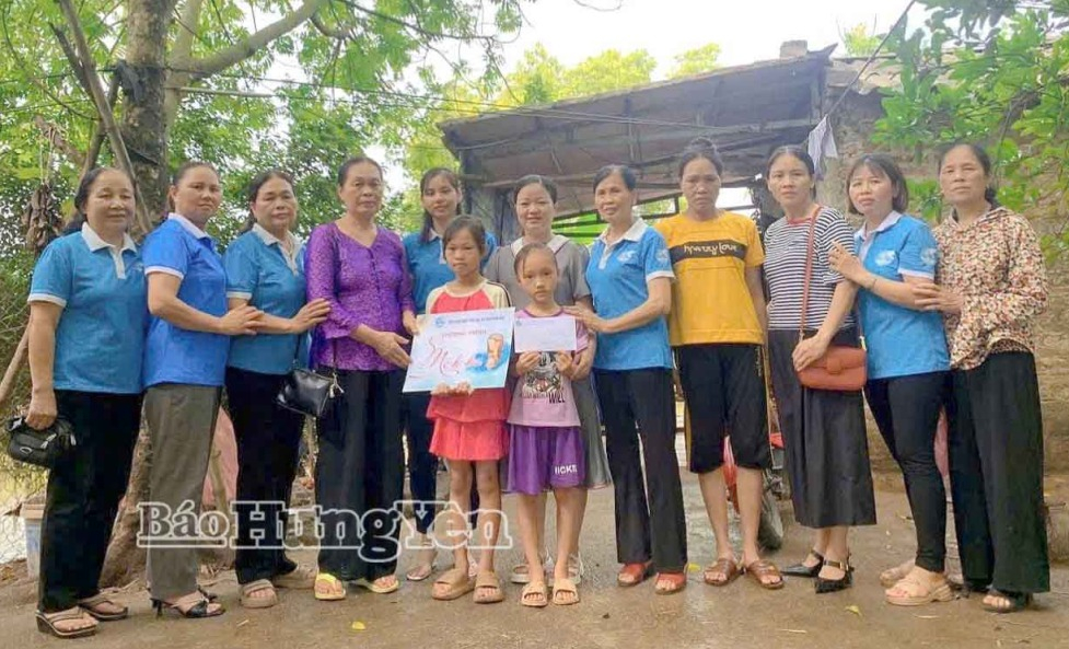 Chương trình “Mẹ đỡ đầu”: Thắp sáng tương lai trẻ mồ côi