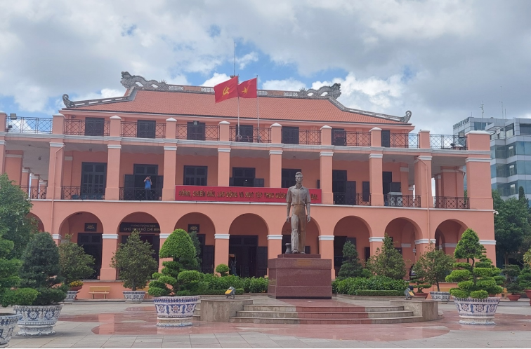 Ghé Bến Nhà Rồng