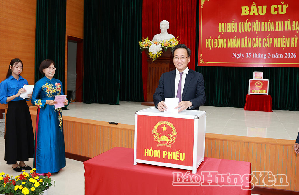 Đồng chí Bí thư Tỉnh ủy Nguyễn Hữu Nghĩa dự khai mạc bầu cử tại phường Mỹ Hào