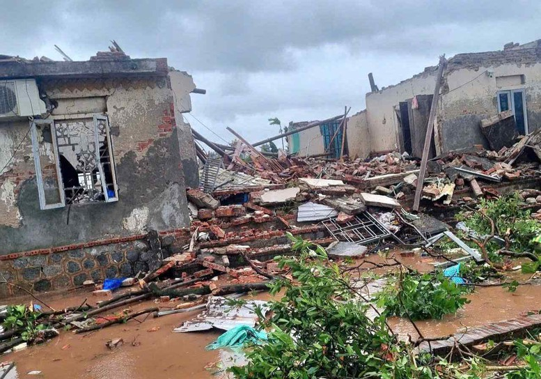 Thủ tướng chỉ đạo khẩn trương hỗ trợ Nhân dân khắc phục hậu quả bão số 10 và mưa lũ