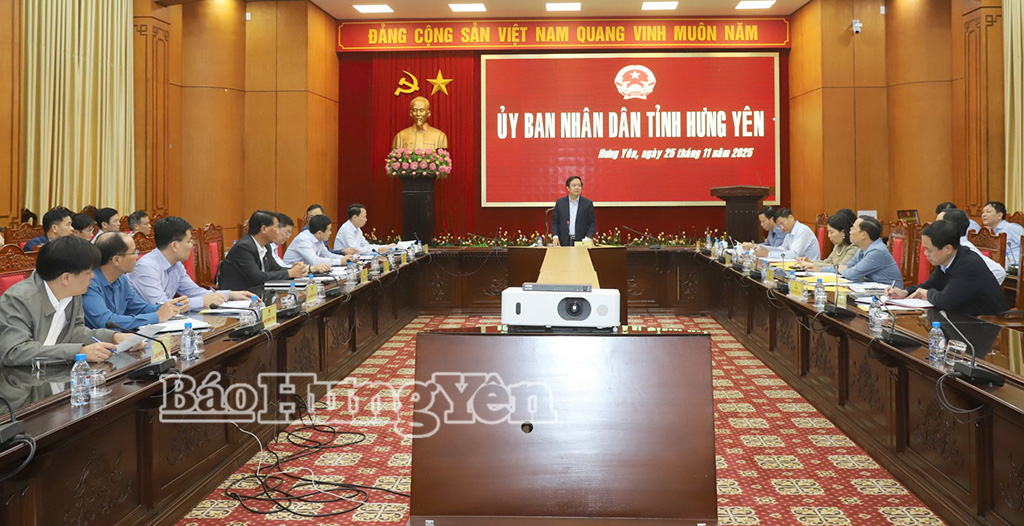 Đồng chí Chủ tịch UBND tỉnh Phạm Quang Ngọc làm việc với Ban Quản lý dự án đầu tư xây dựng số 2 và UBND các phường 