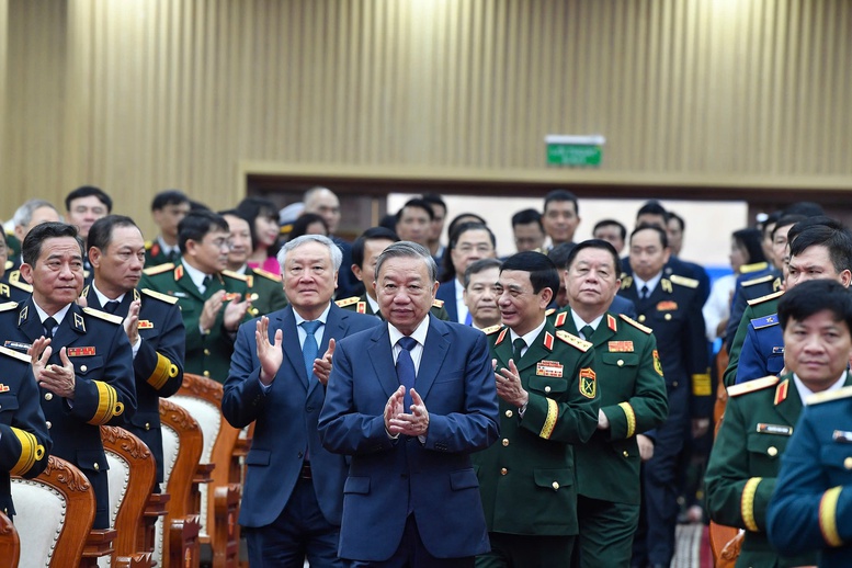 Xây dựng thế trận quốc phòng toàn dân và 'thế trận lòng dân' trên biển ngày càng vững chắc