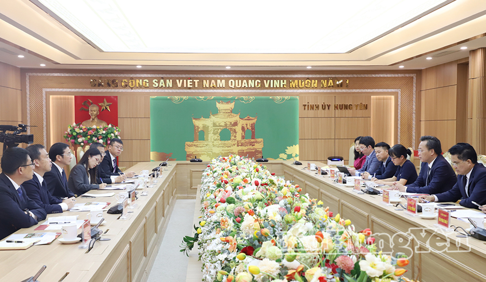 Đồng chí Bí thư Tỉnh ủy Nguyễn Hữu Nghĩa tiếp và làm việc với Đoàn công tác của Thành ủy Cám Châu, tỉnh Giang Tây (Trung Quốc)