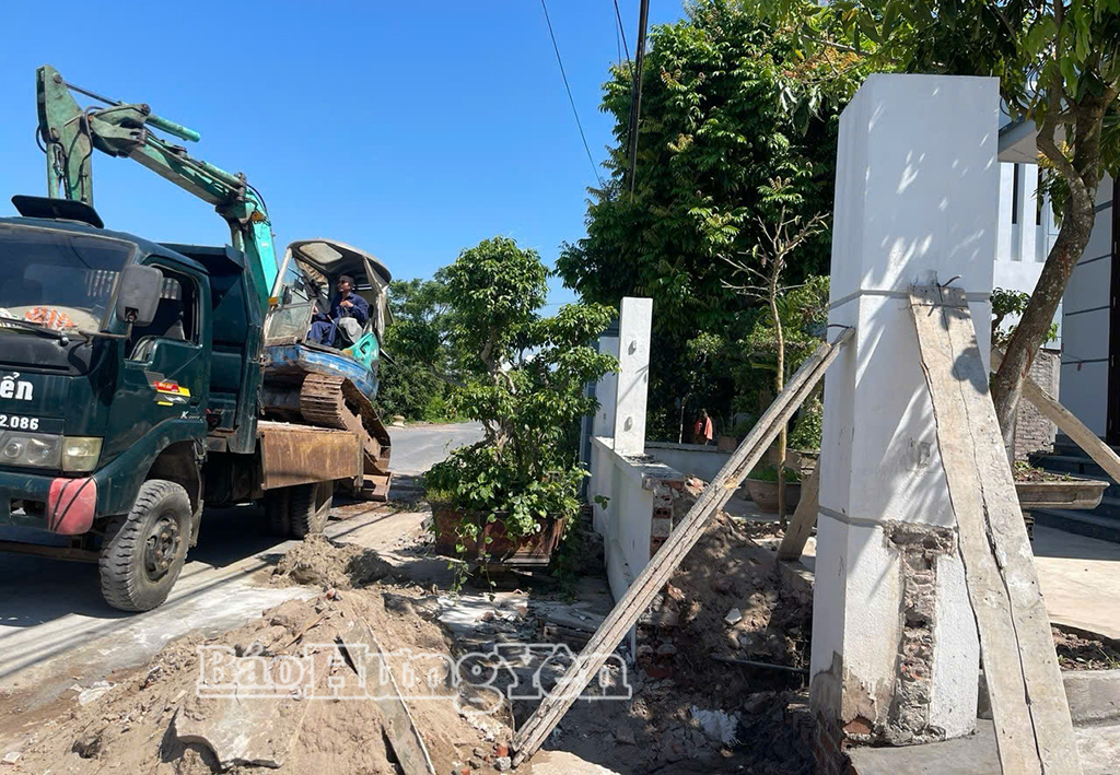 Xã Đồng Châu: Người dân tự tháo dỡ công trình bàn giao mặt bằng mở rộng đường giao thông